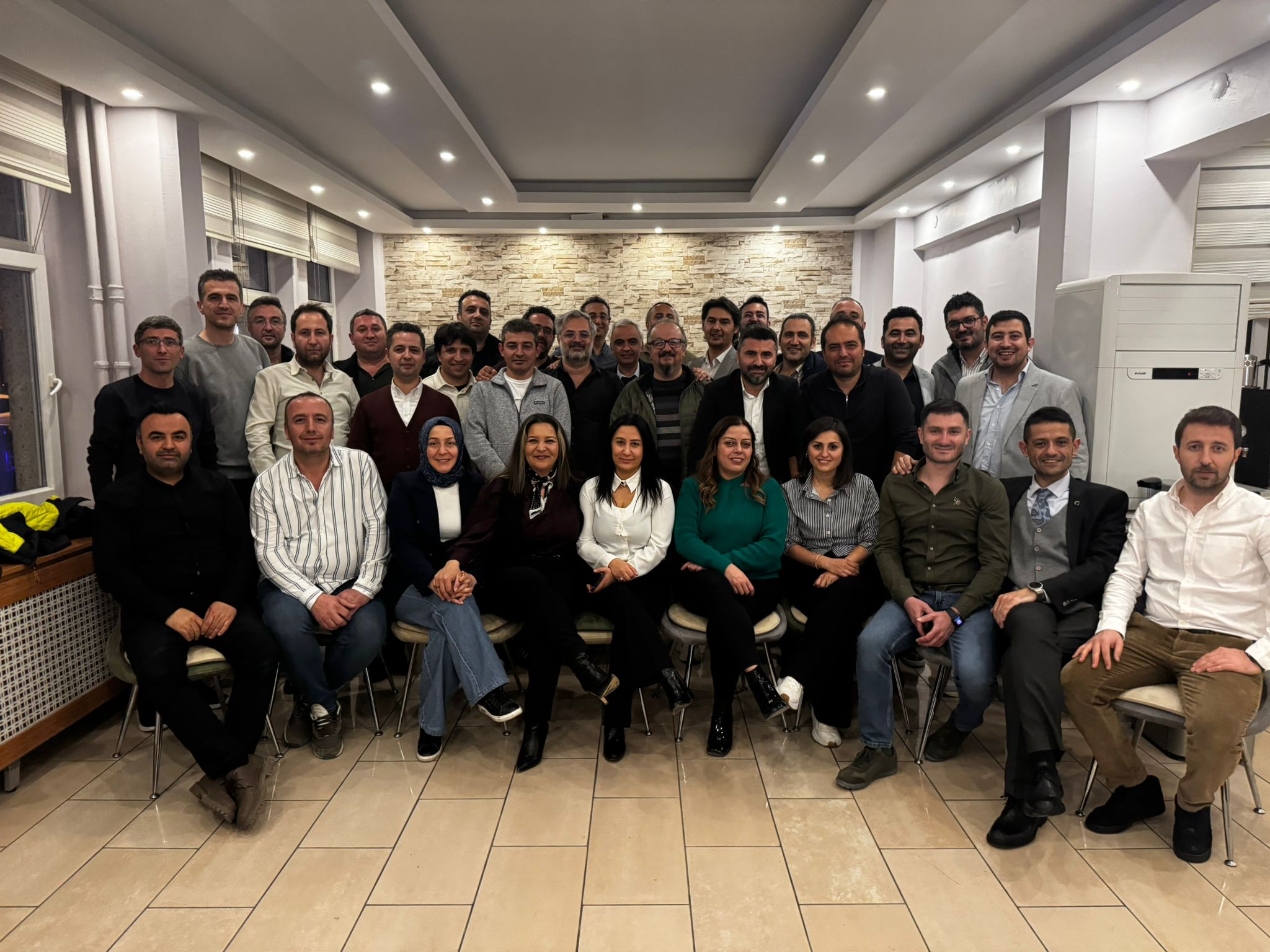 Okulumuz Mezunları Bir Araya Geldiler.