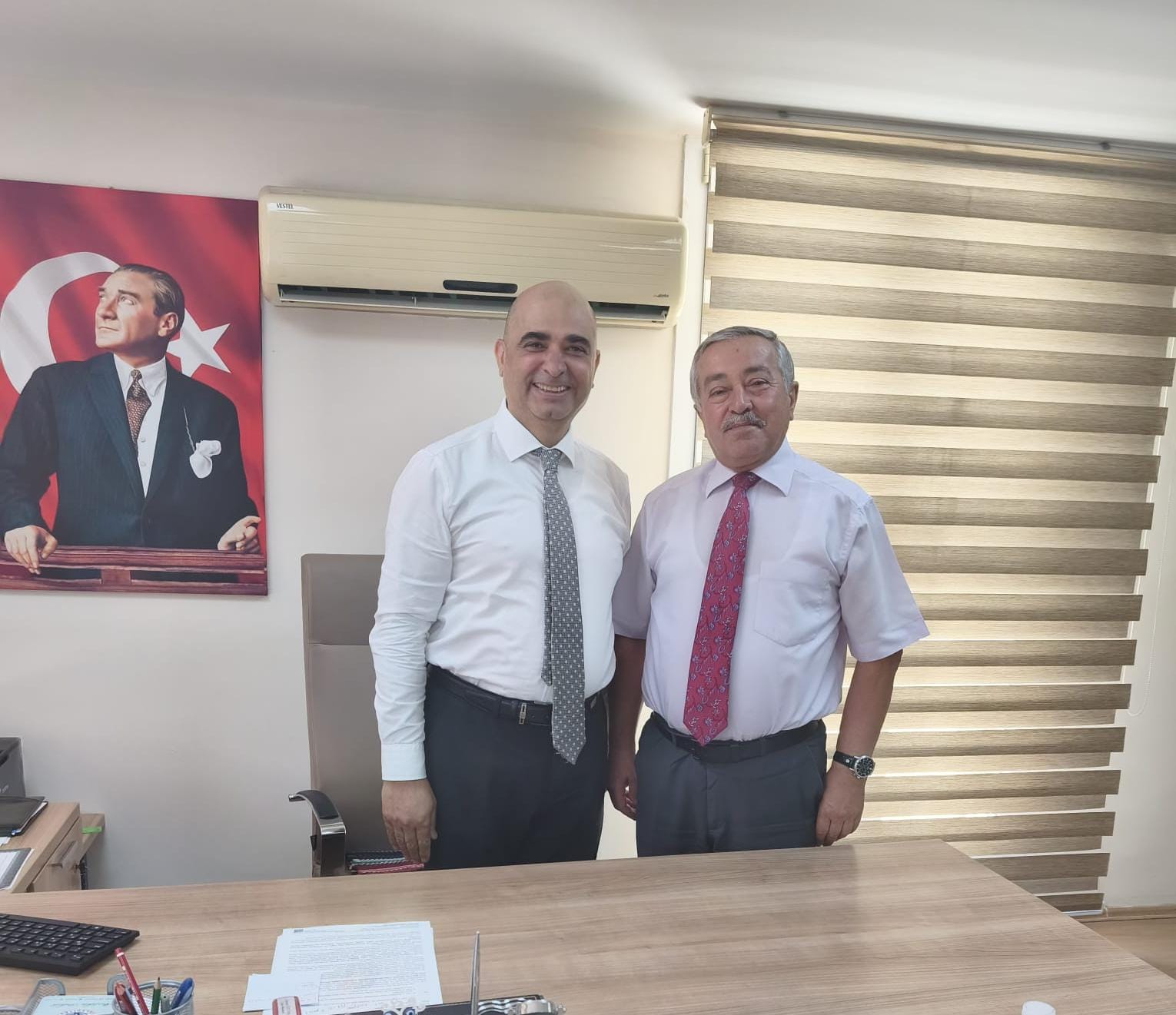Dikili Kaymakamı Sayın Metin ARSLANBAŞ’ tan Sayın Hakan ÖZTÜRK’ e Ziyaret.